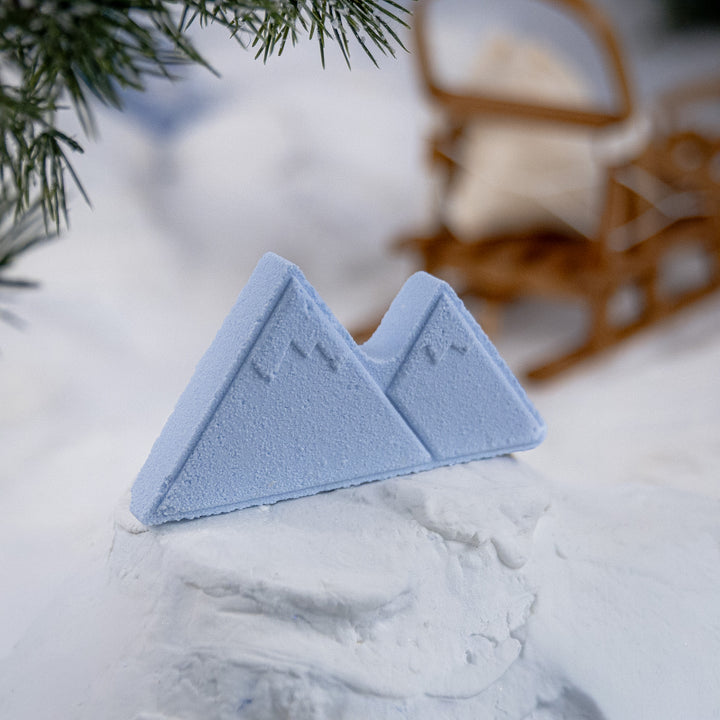 Après Holiday Shower Steamer, a handcrafted shower steamer. Woodsy and foodie scent with evergreen and coffee bean.