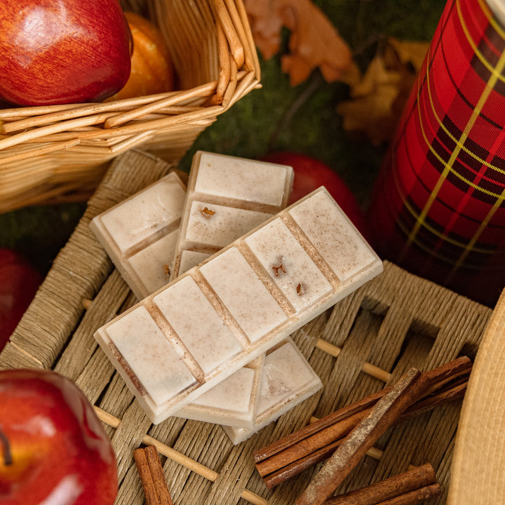 Applejack Peel Wax Melts, handcrafted soy wax melts. Fruity and spicy scent with dried apples and cinnamon.